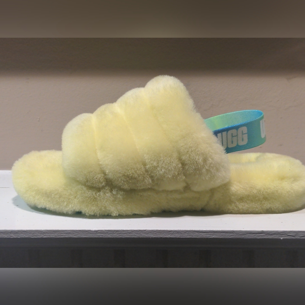 NWOB UGG Women's 5 Fluff Yeah Slide Sandals-Lime Green